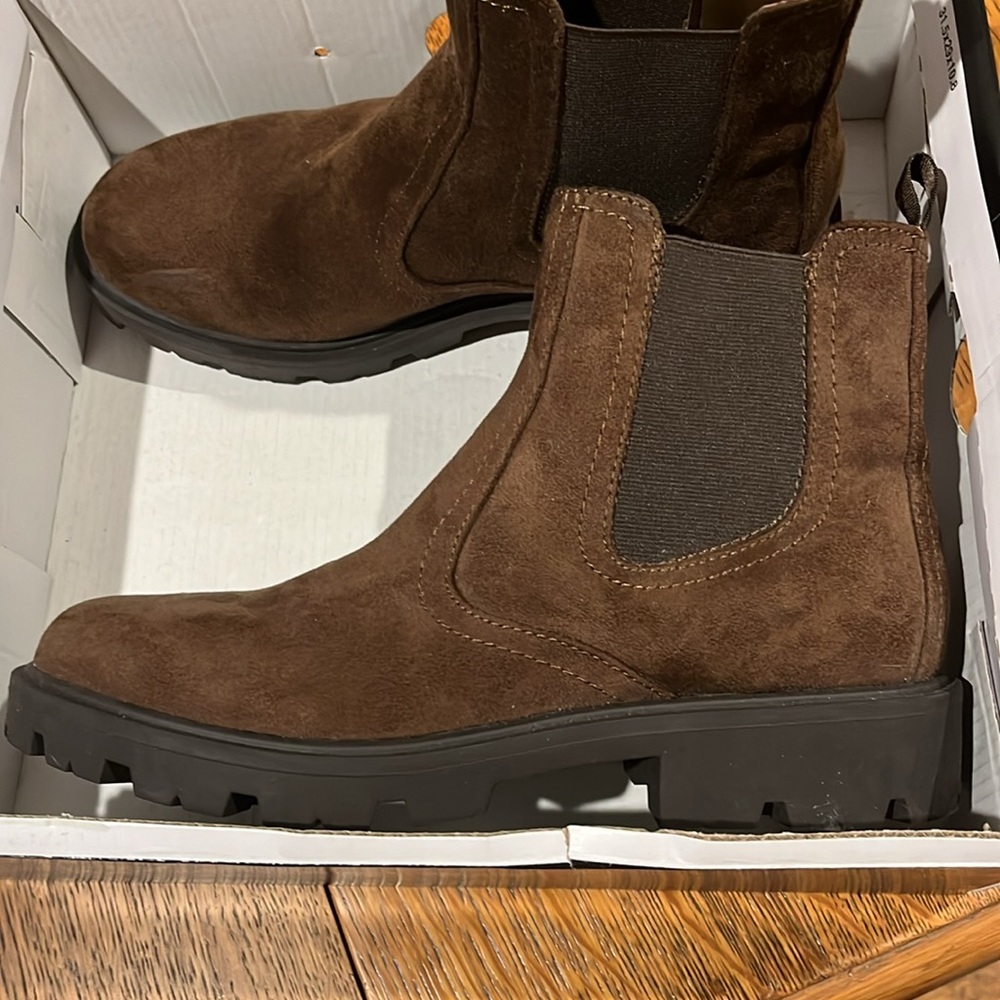 LIKE NEW Nine West brown boots